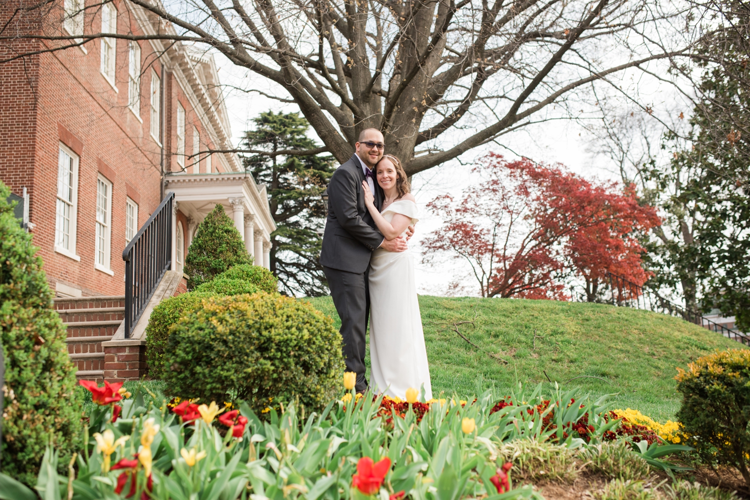 State house tulip elopement photograph