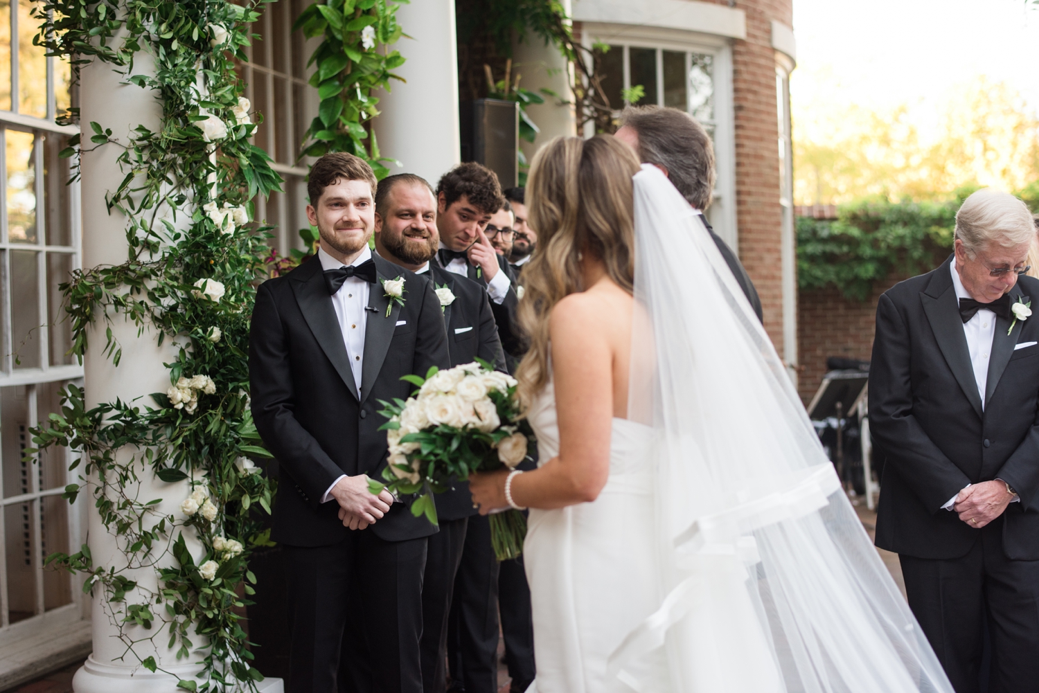 Tidewater Inn courtyard ceremony