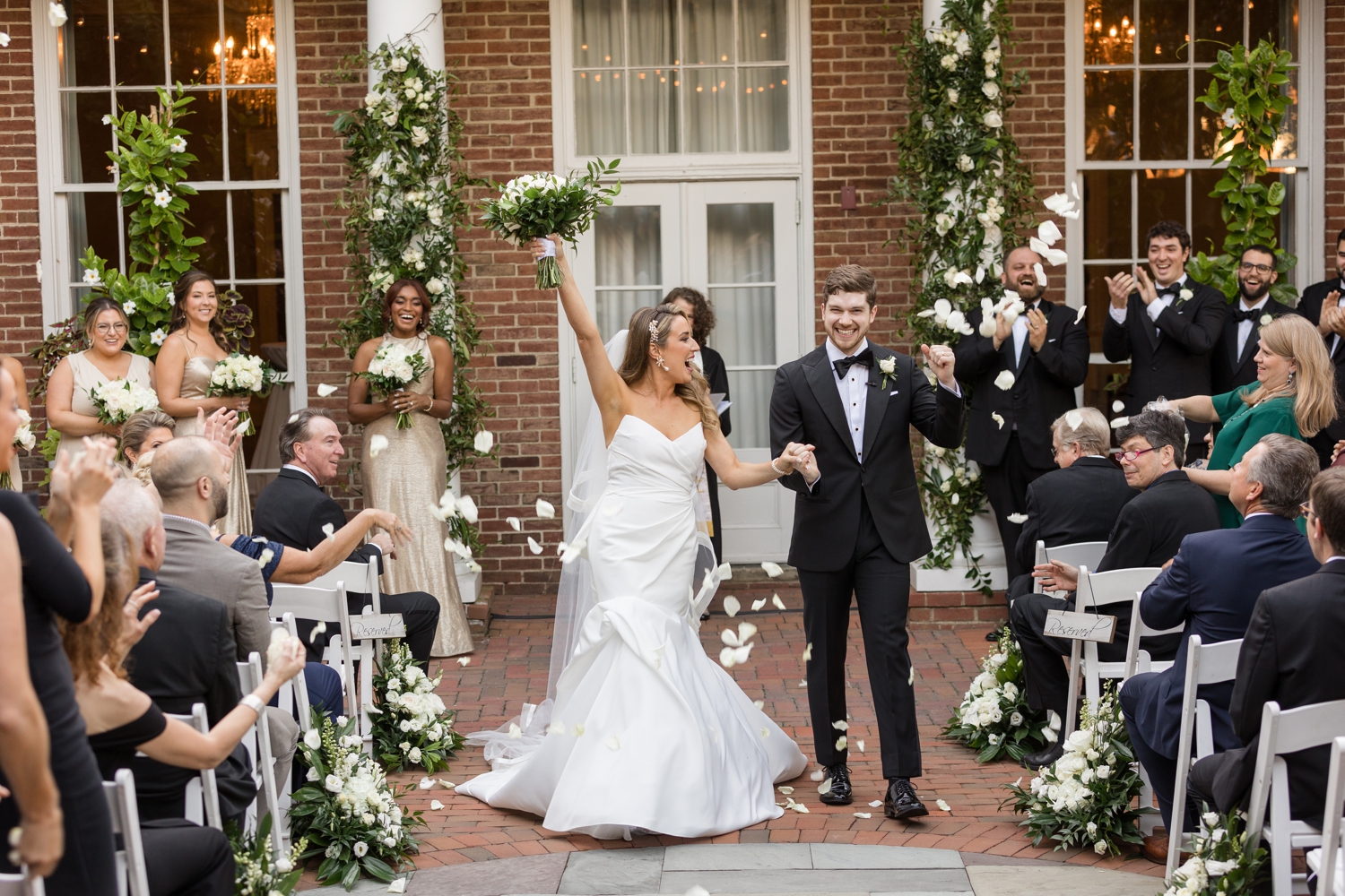 Tidewater Inn courtyard ceremony