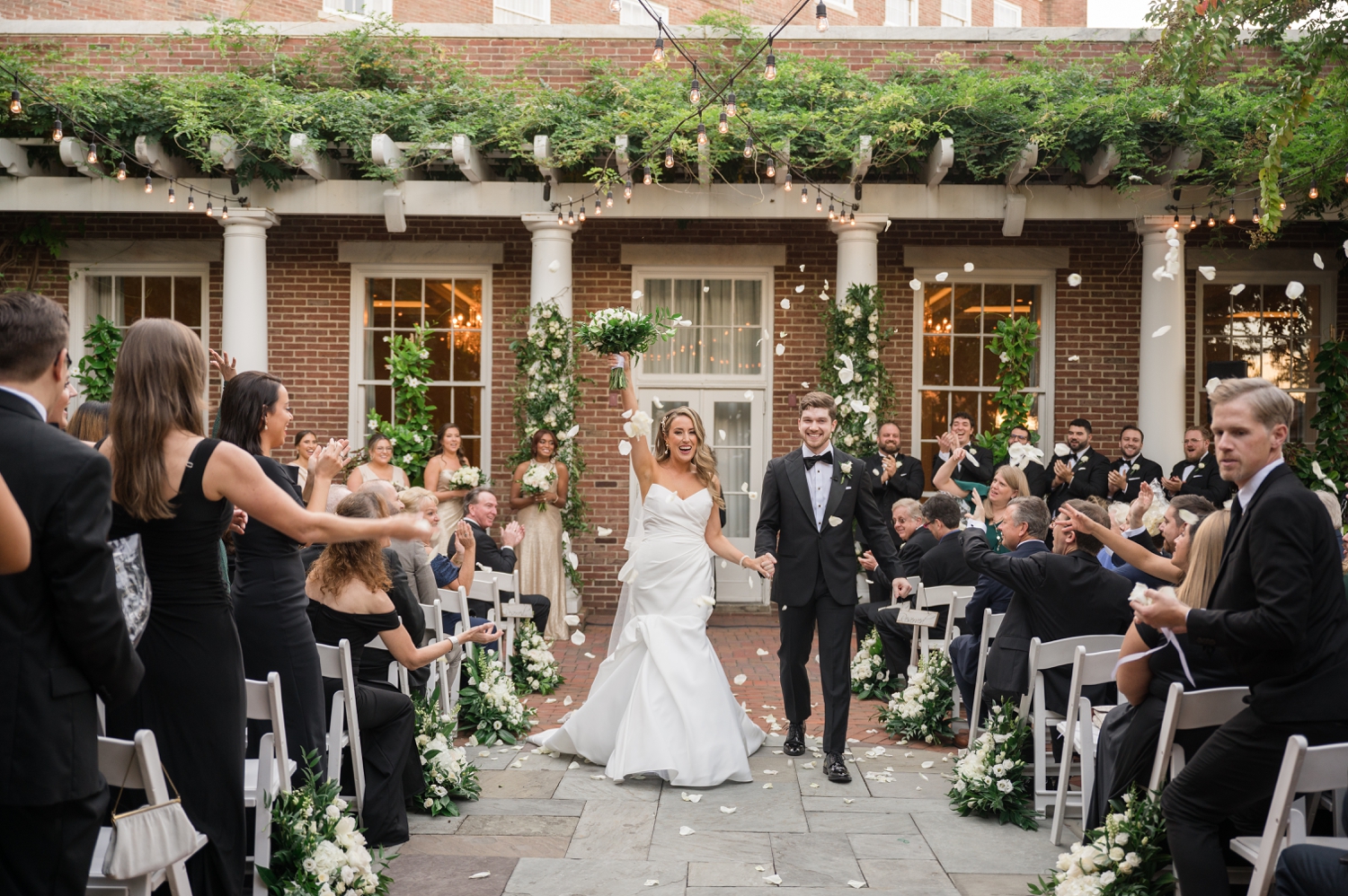 Tidewater Inn courtyard ceremony