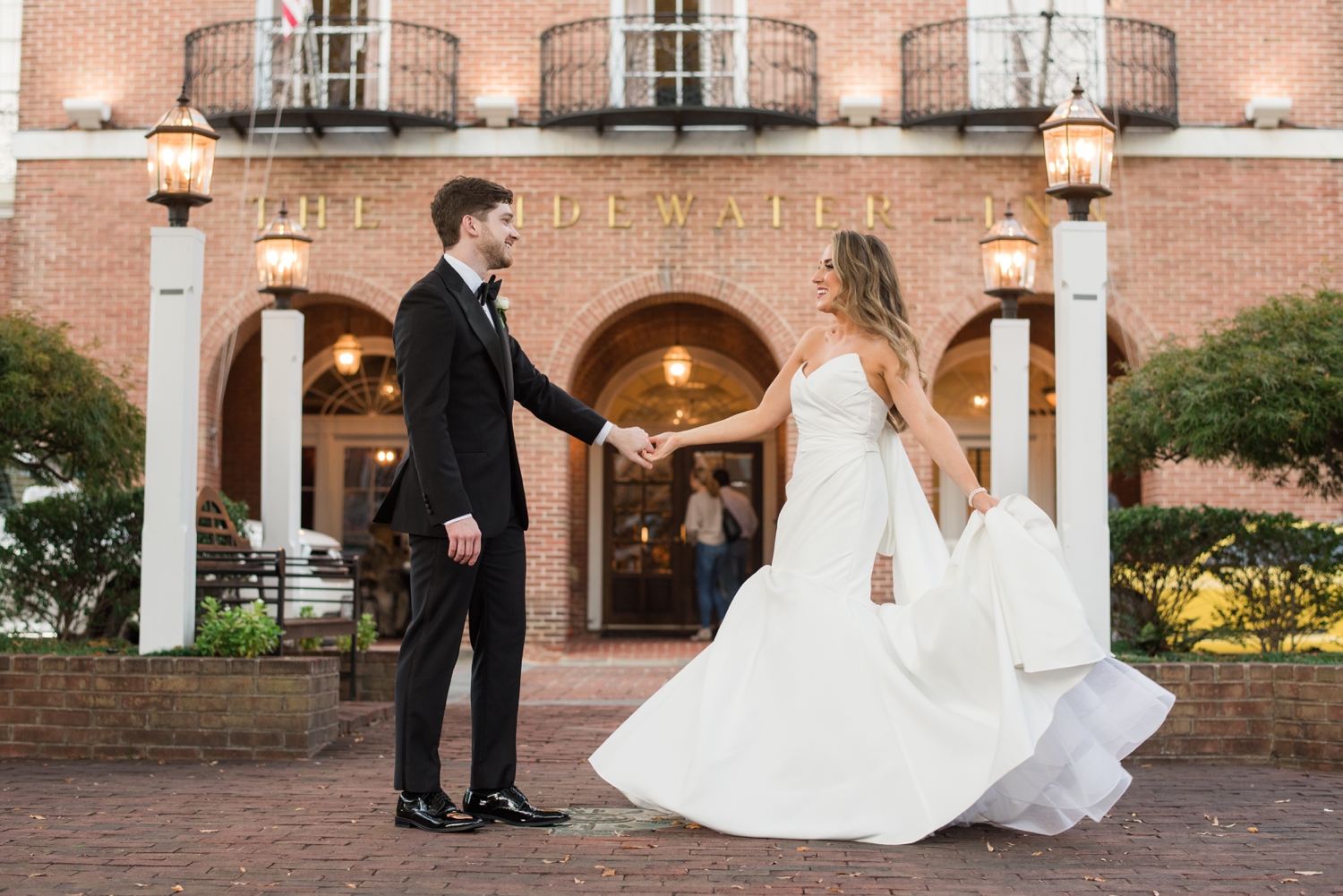 Tidewater Inn bride and groom in Easton wedding