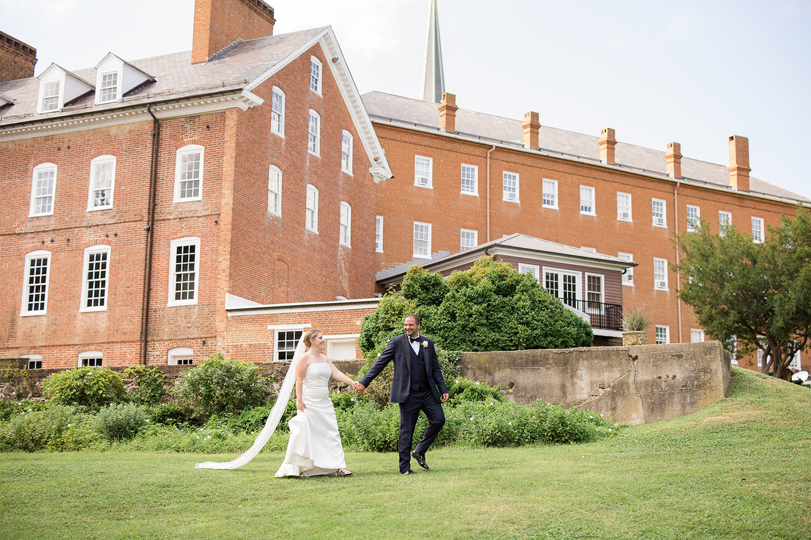 bride and groom portrait in Annapolis