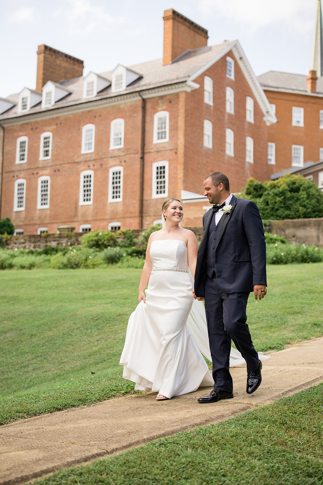 bride and groom portrait in Annapolis