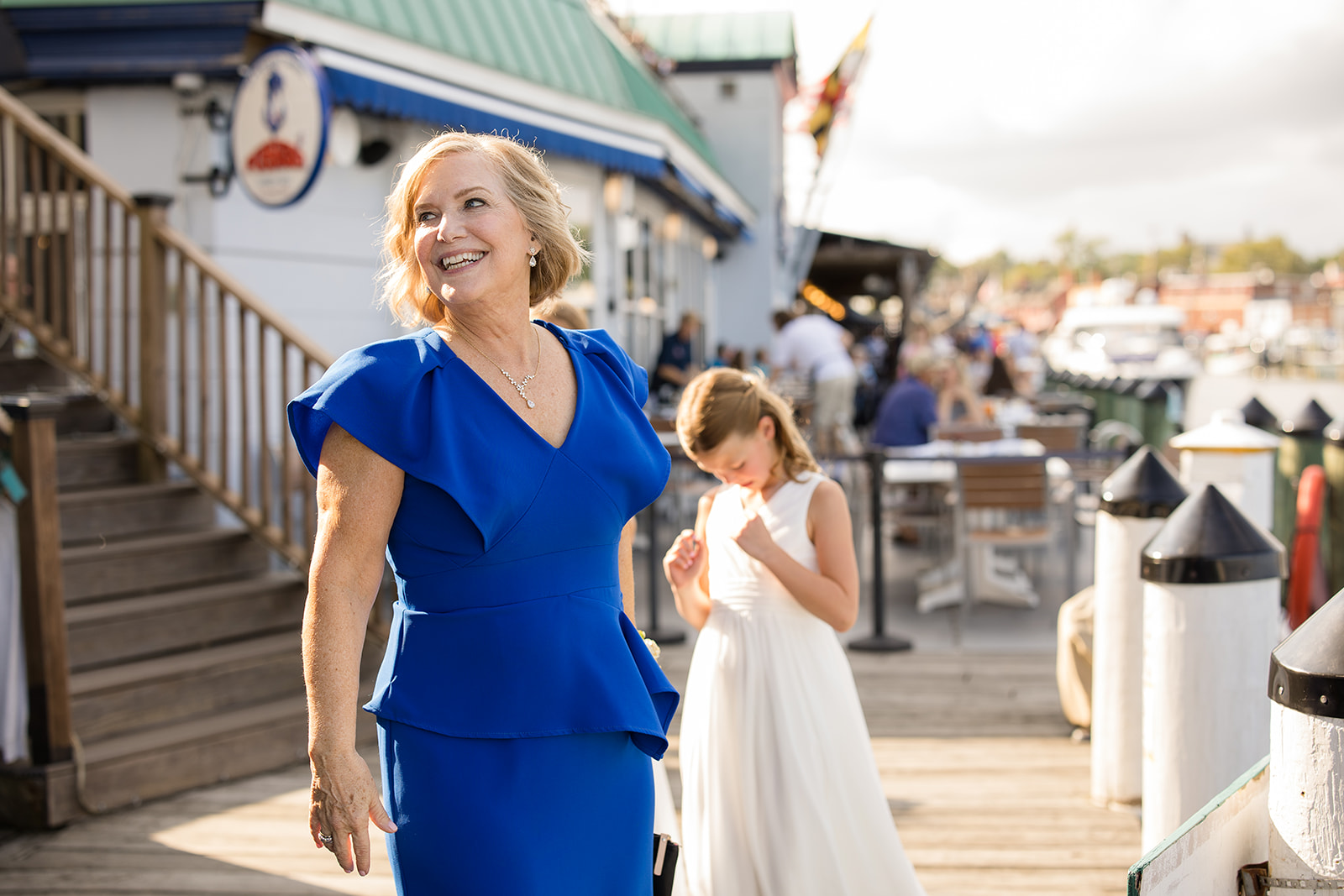 bride's mom waits on dock for bride and groom arrival by boat