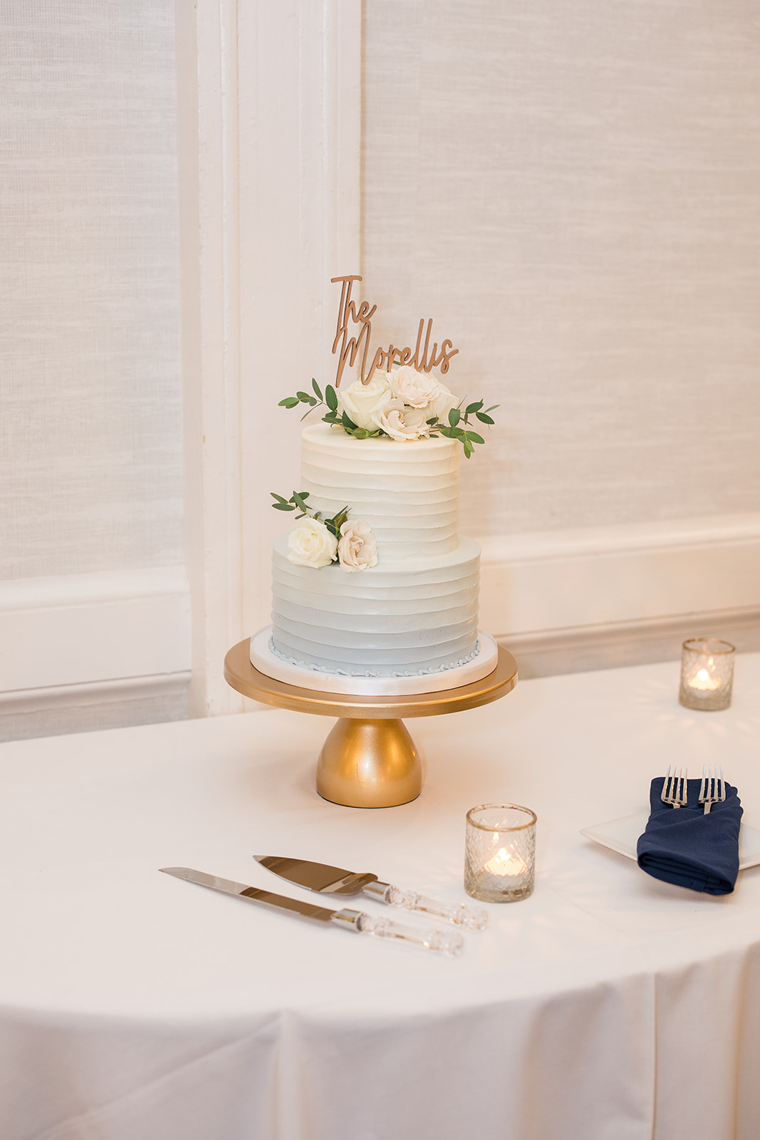 white and blue coastal wedding cake