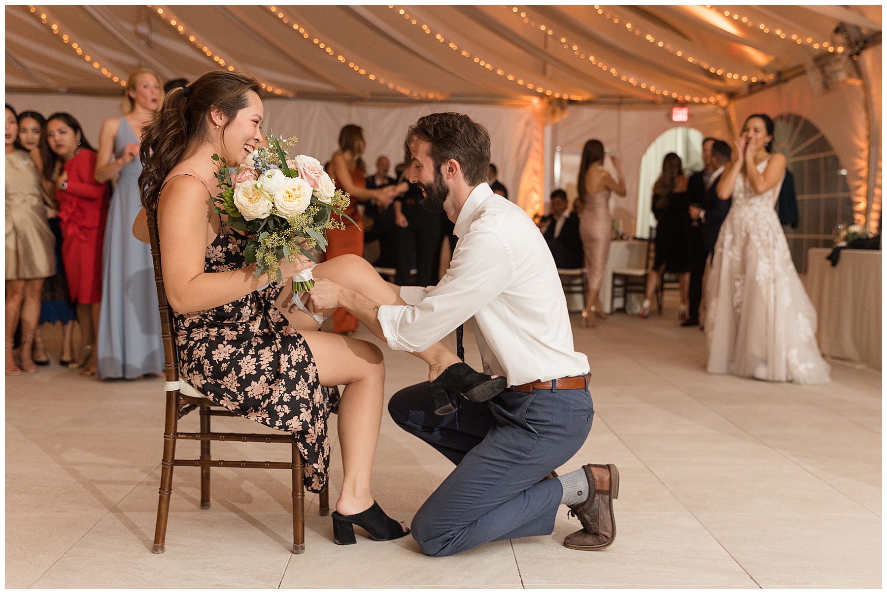 guests with bouquet and garter