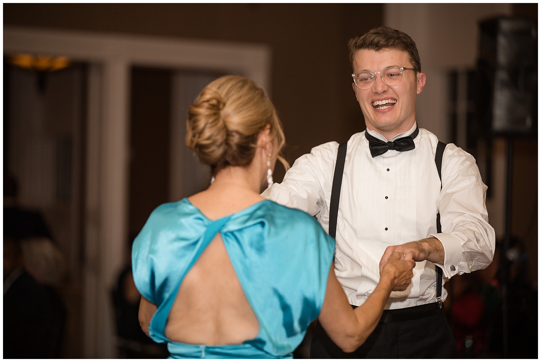 groom mother son dance