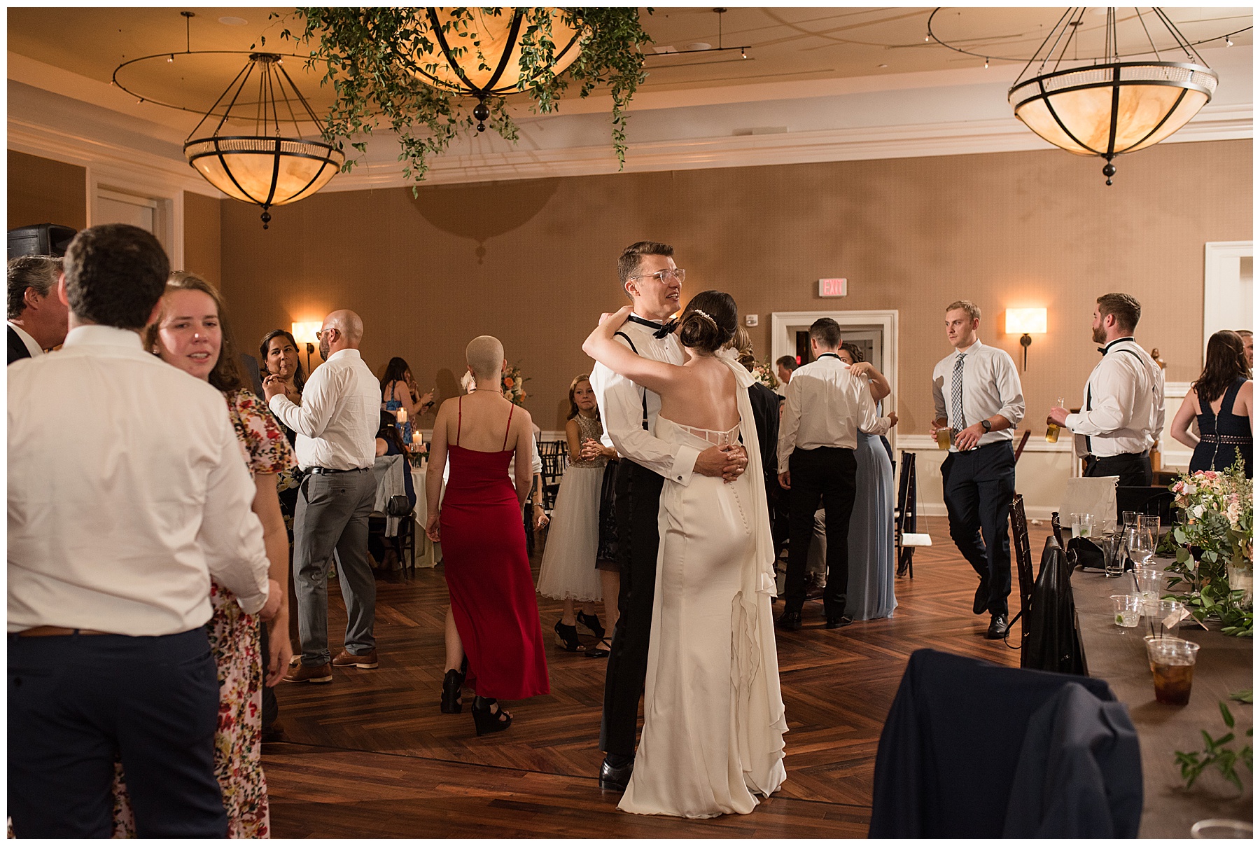 guests candid dancing