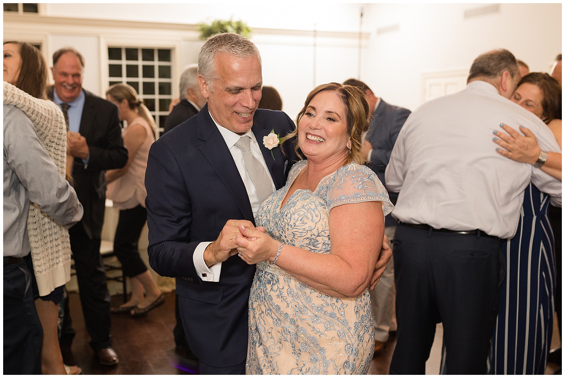 wedding candid guests dancing