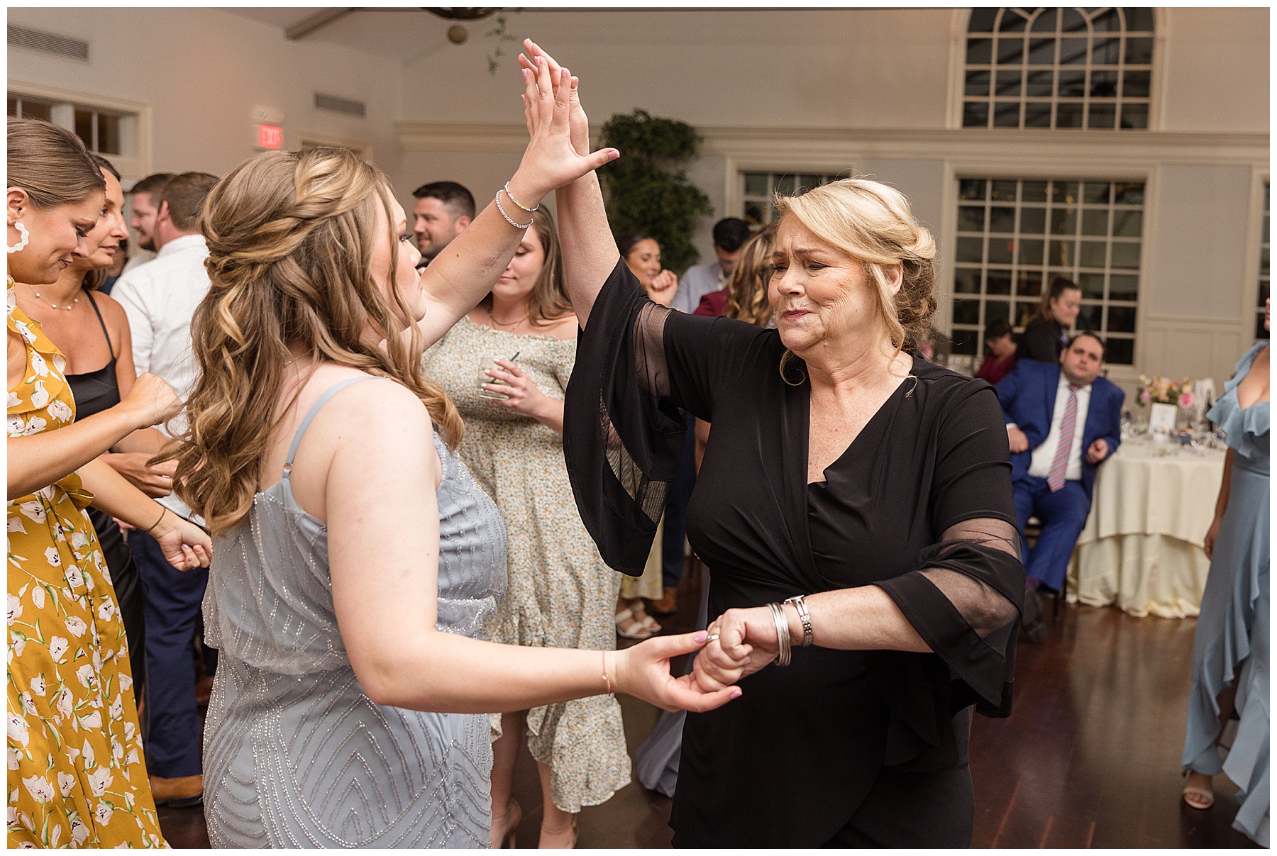 wedding candid guests dancing