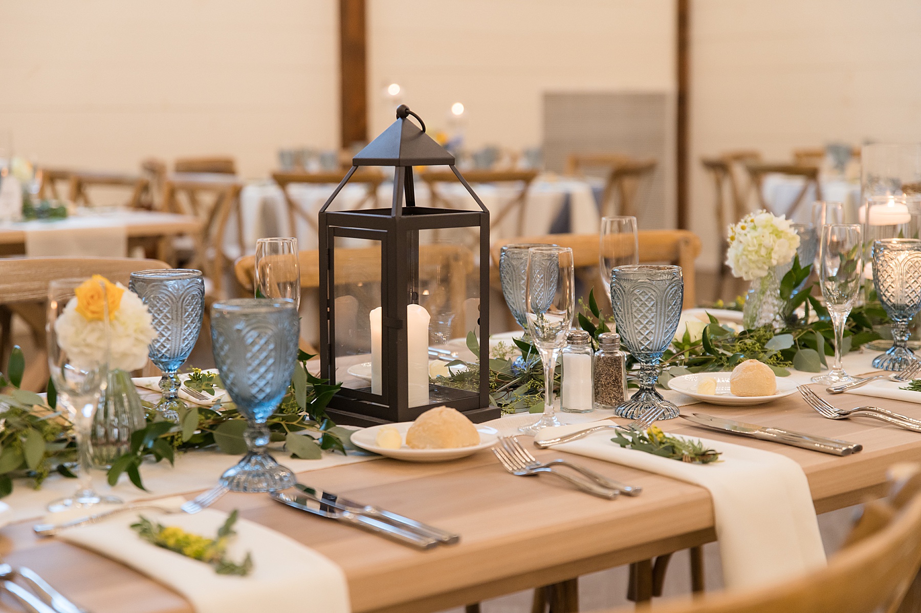 kent island resort farmhouse reception tablescape