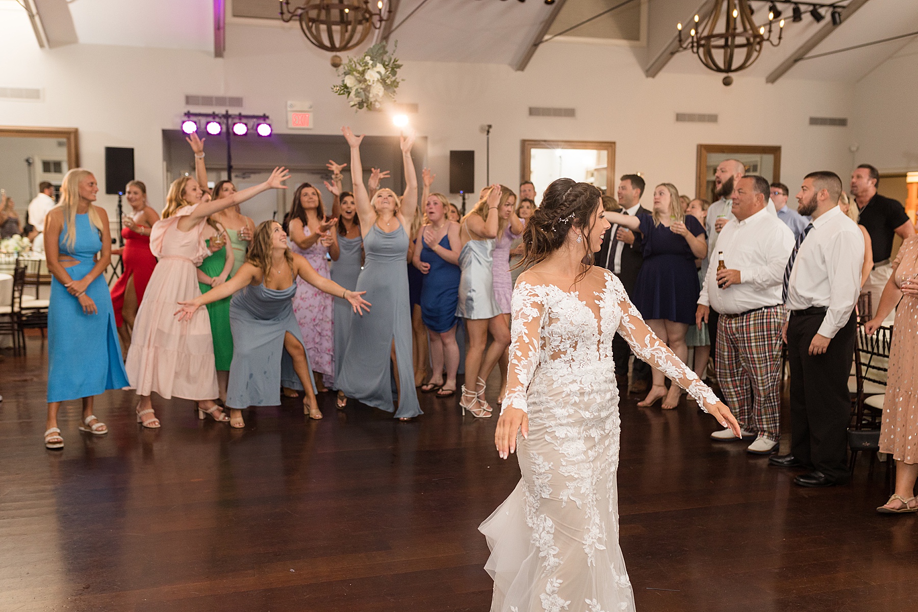 reception bouquet toss