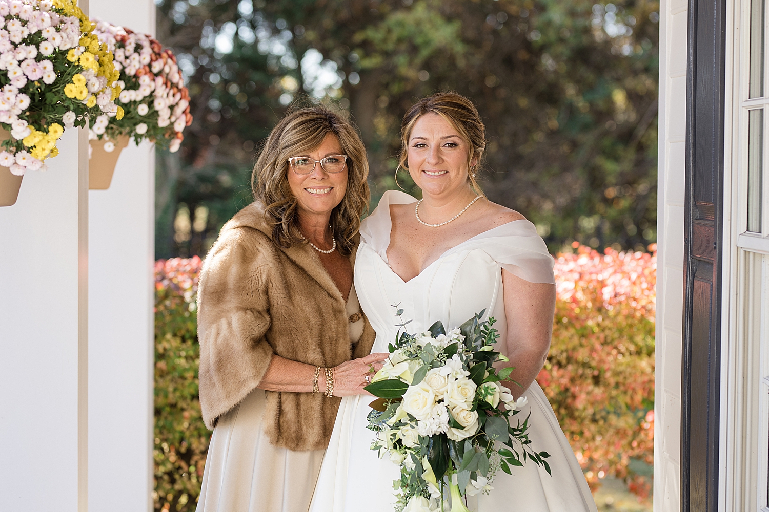 bride with mom