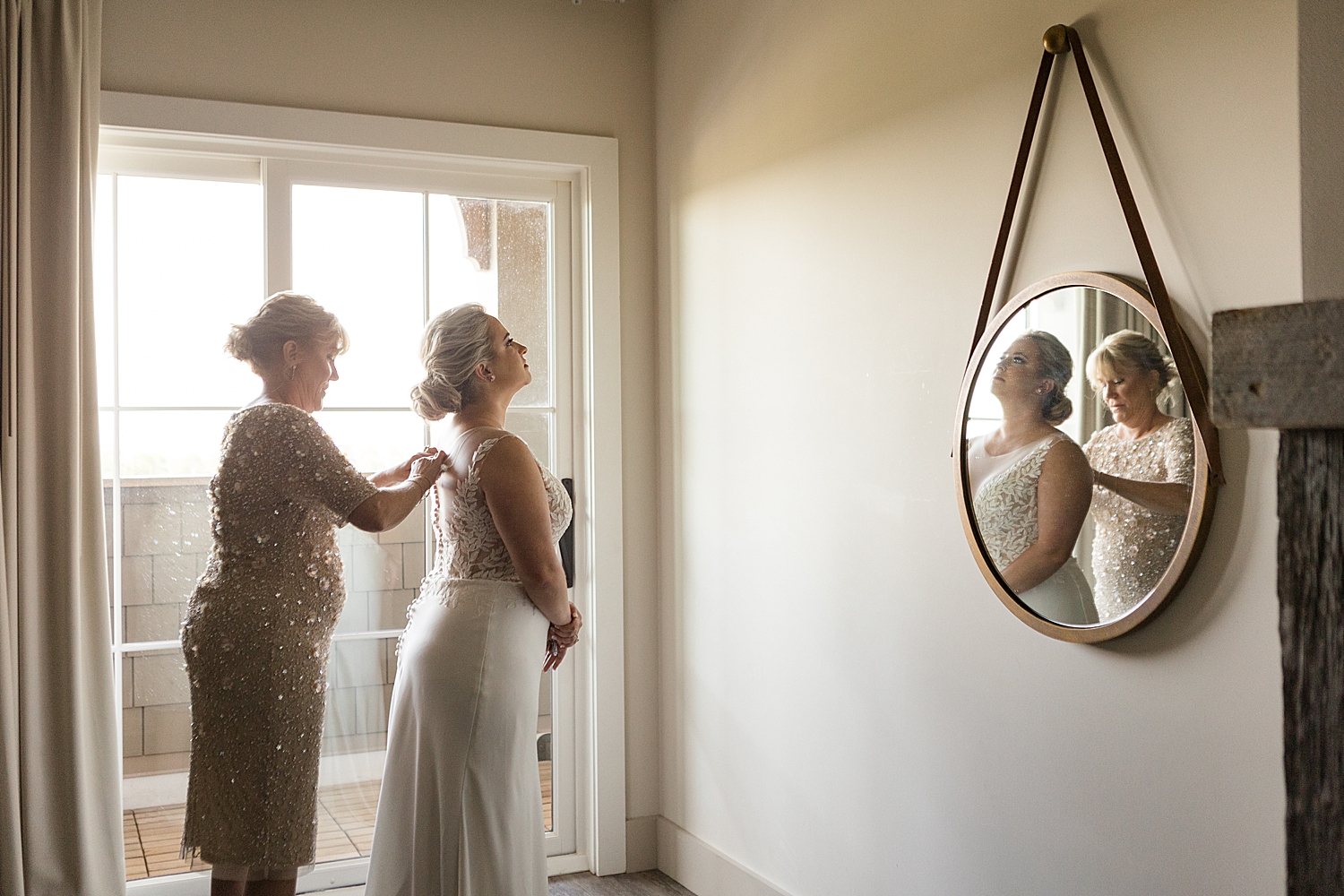 bride getting ready mom zipping dress