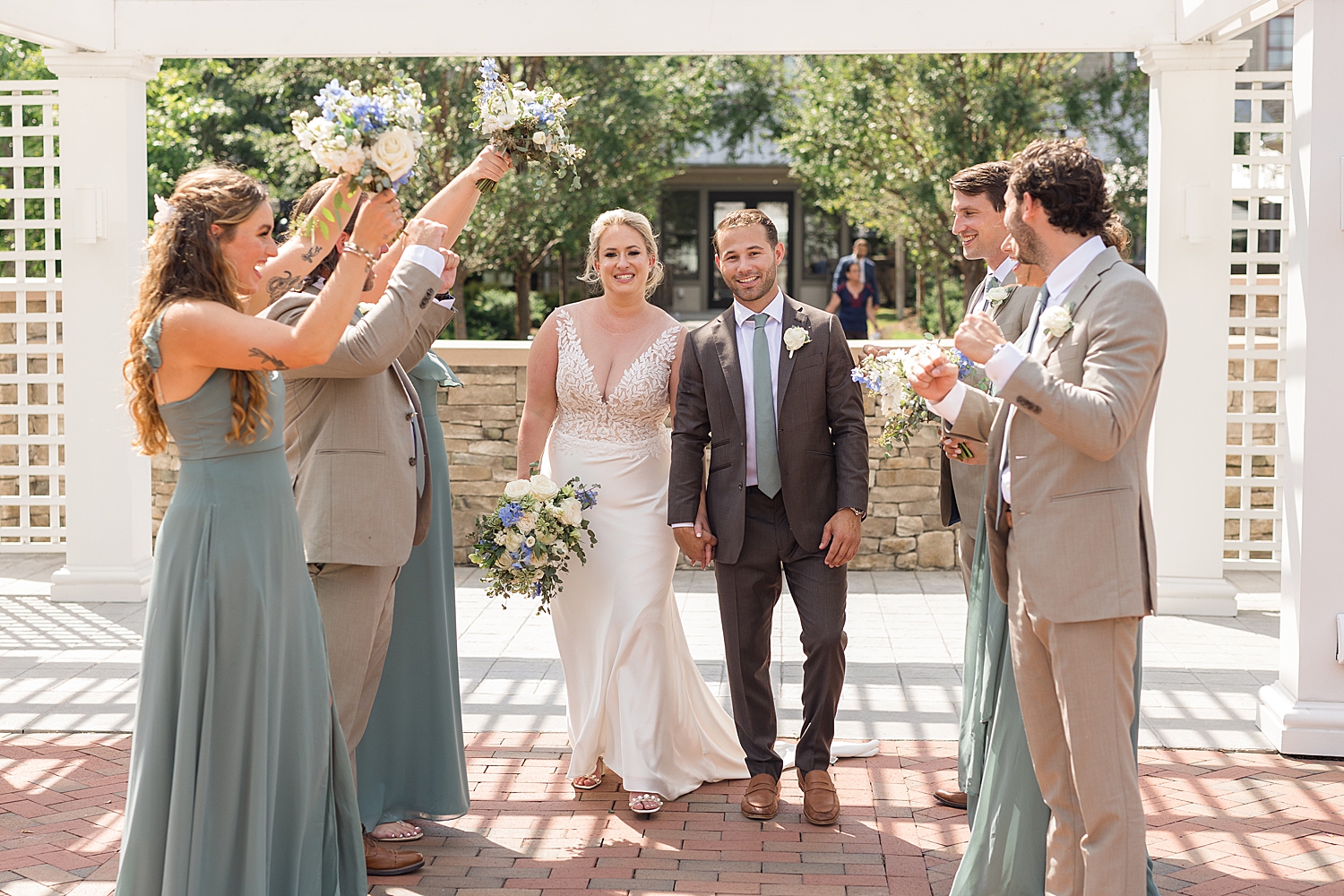 full wedding party tunnel for couple