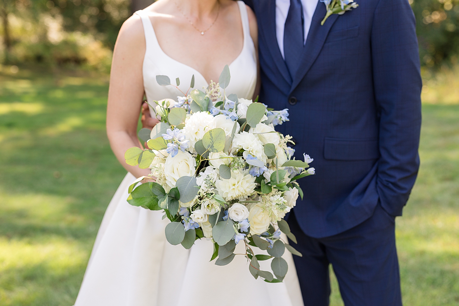 couple portrait bouquet