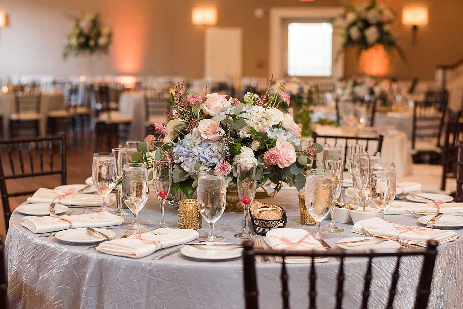 tablescape tidewater reception, blue and pink centerpieces