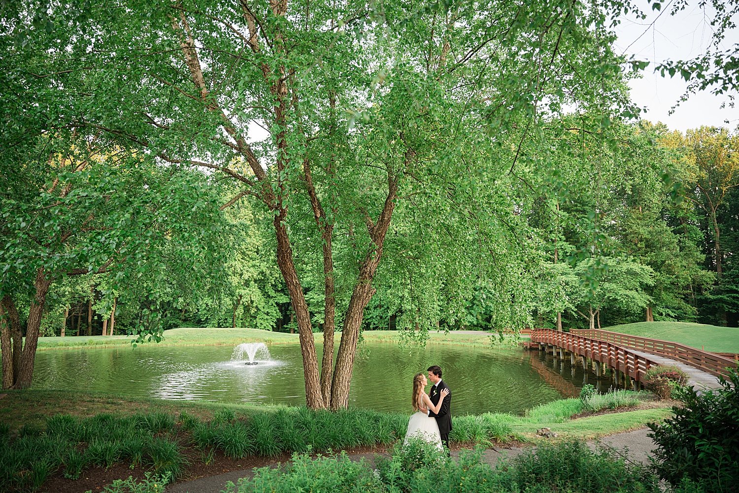 couple portrait at the golf club at south river