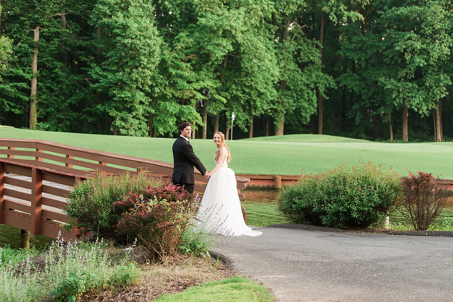 couple portrait at the golf club at south river