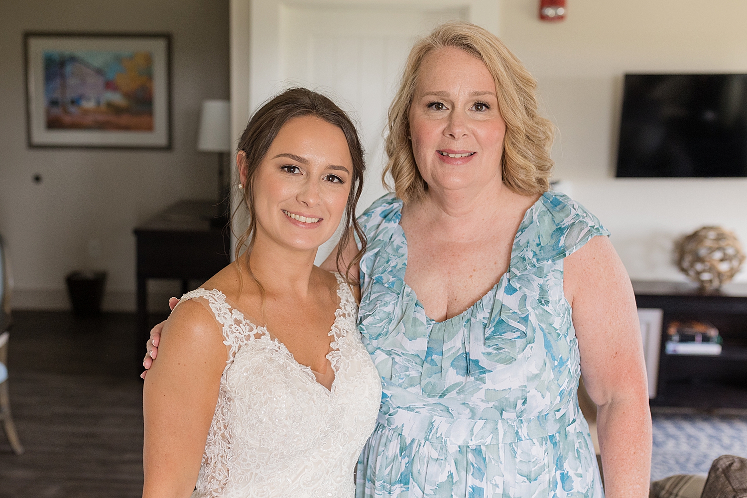 bride and her mom