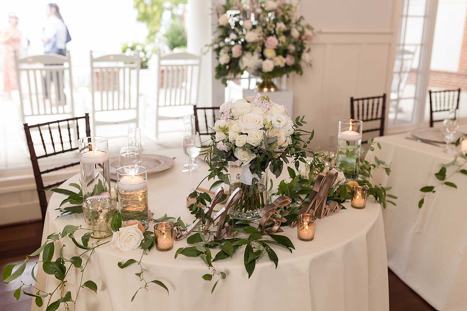 sweetheart table white florals