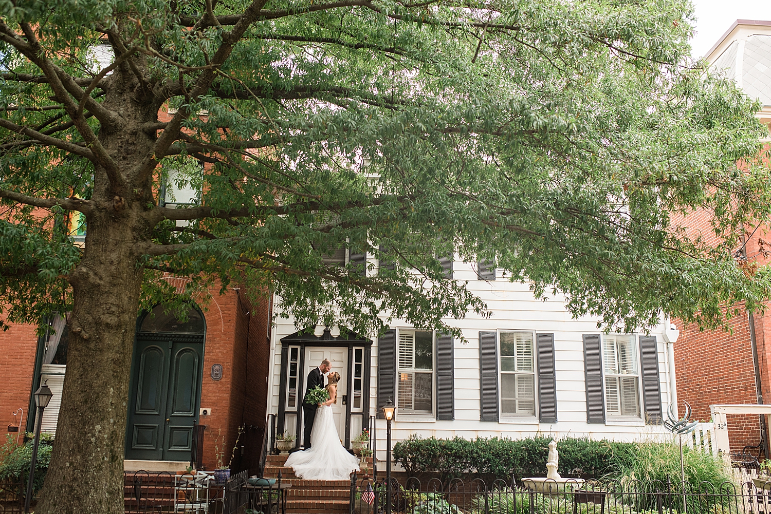 downtown annapolis couple portrait