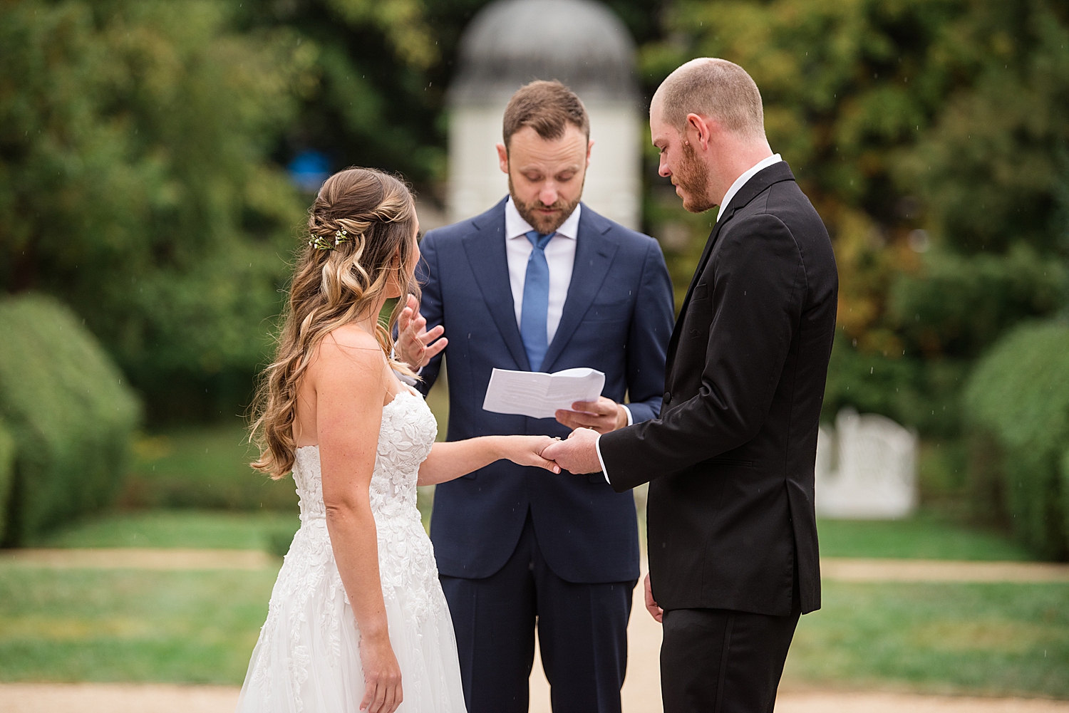 ceremony outdoors in annapolis while it gently rains