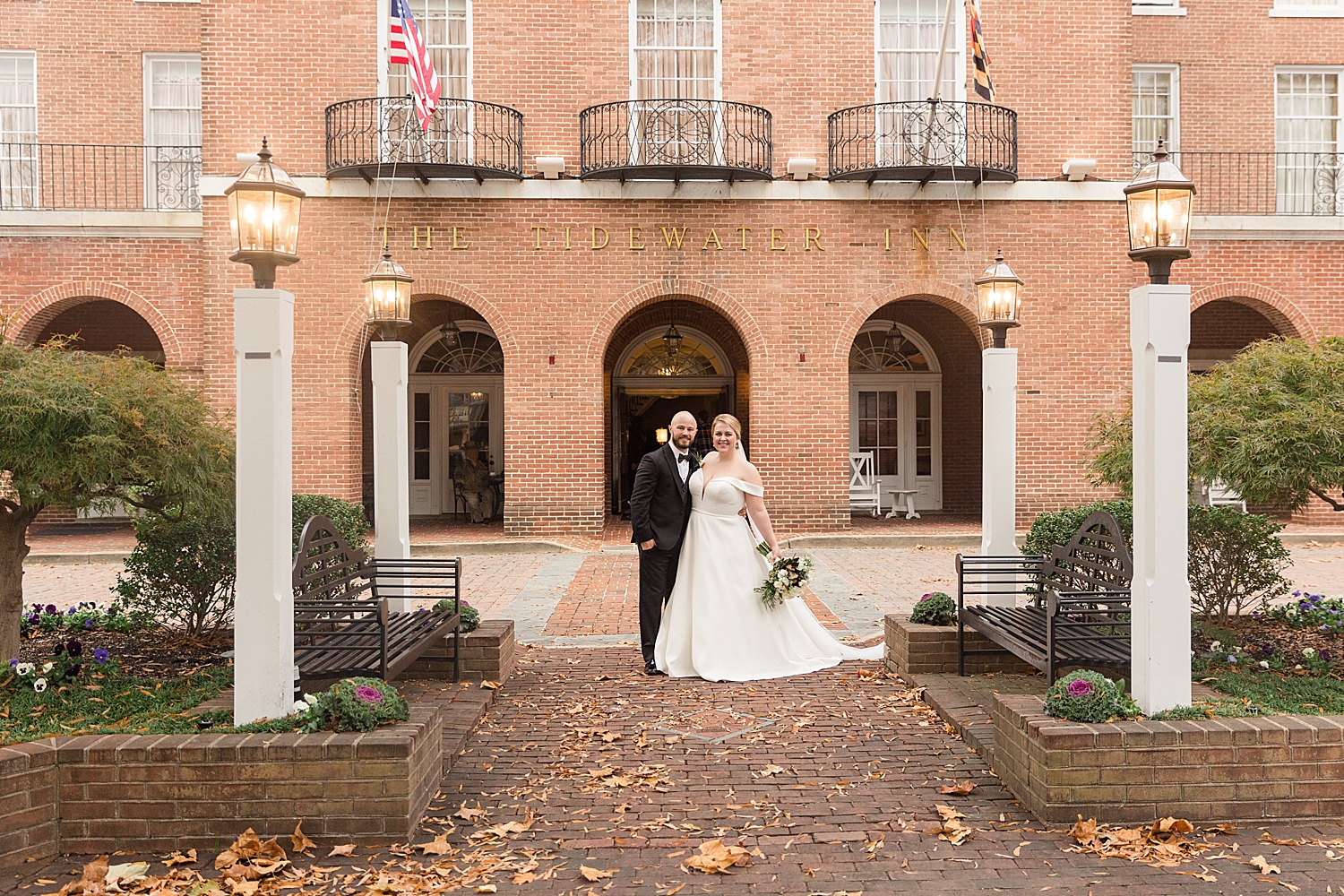 bride and groom in front of tidewater inn