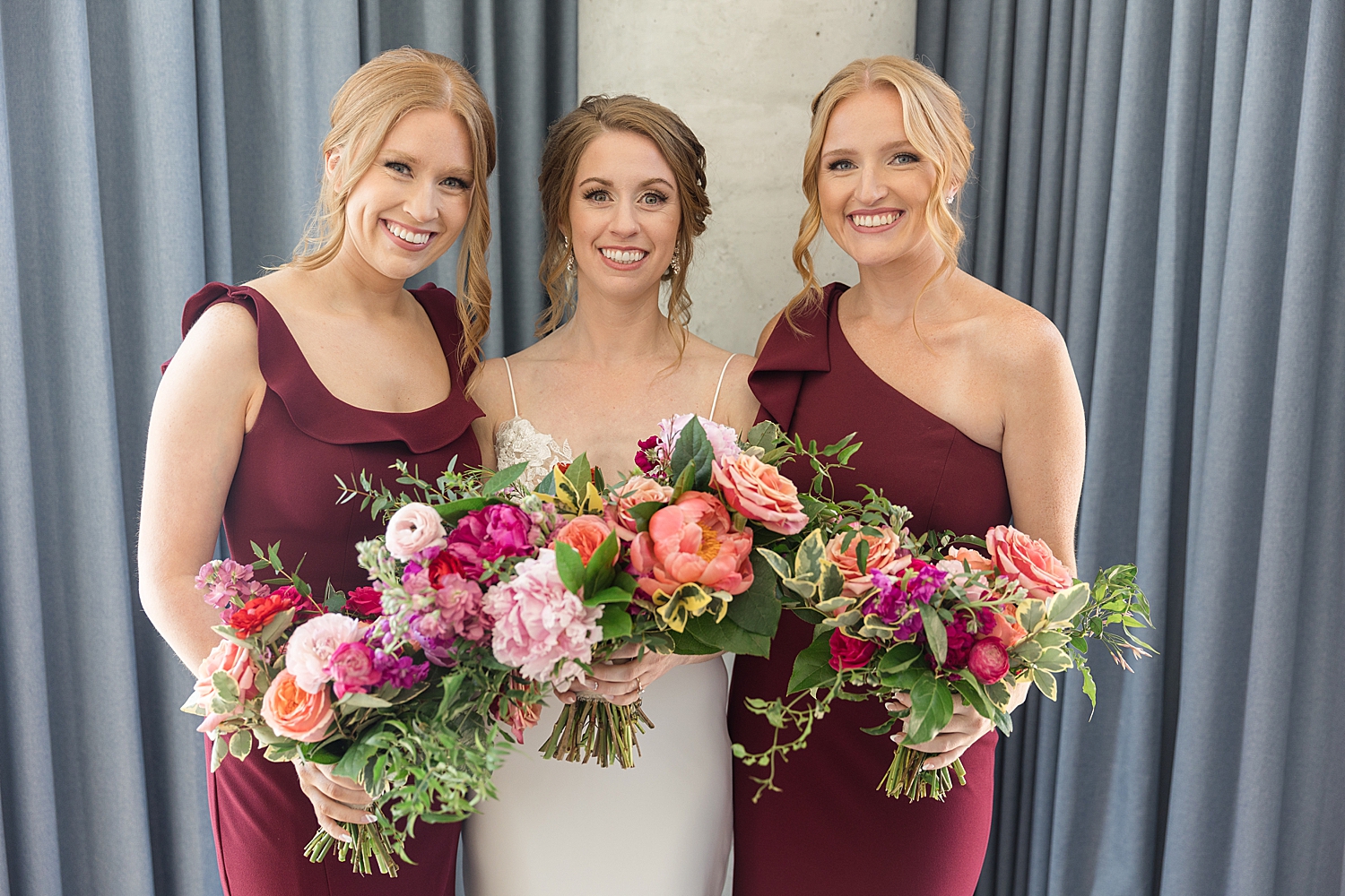 bride with her sisters in red dresses