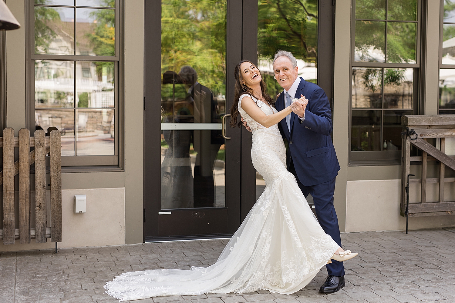 bride's first look with dad