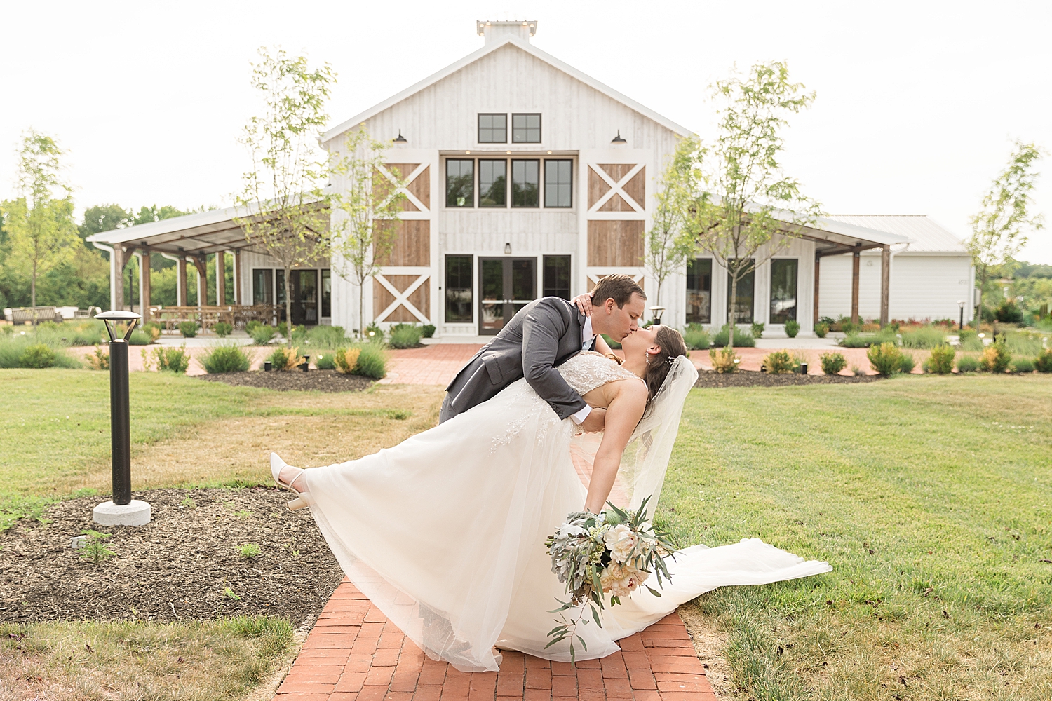 groom dip kiss bride kent island resort