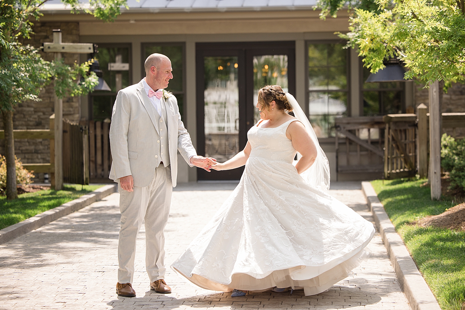 couple portrait summer wedding, spin