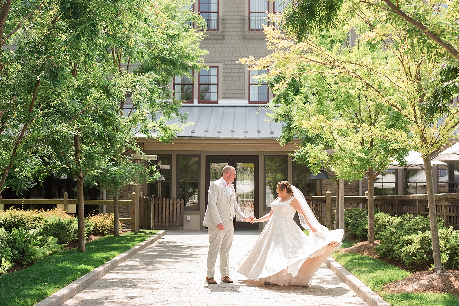 couple portrait summer wedding, spin