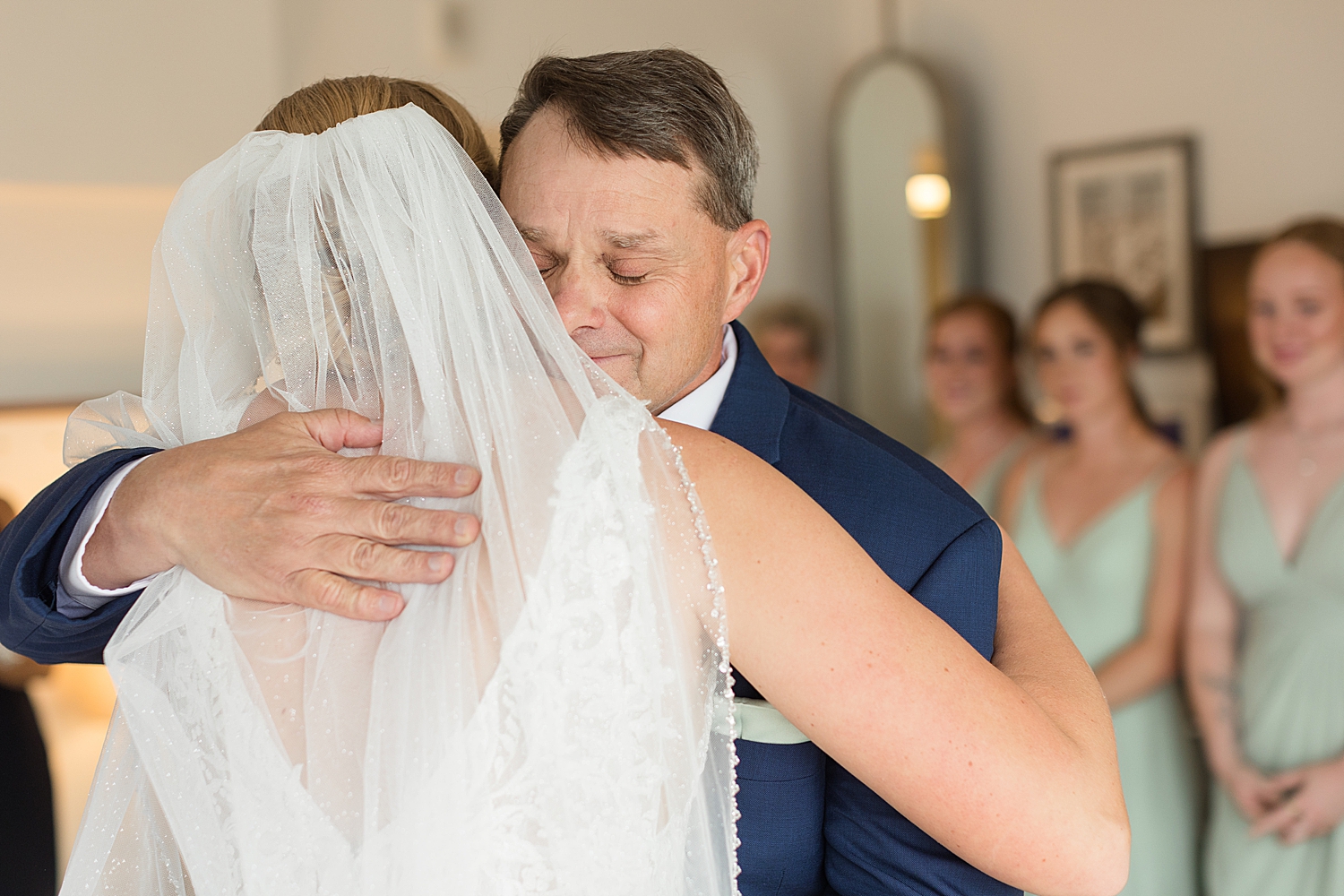 bride's first look with dad