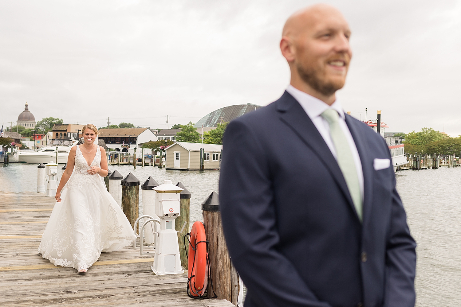 bride and groom annapolis docks first look