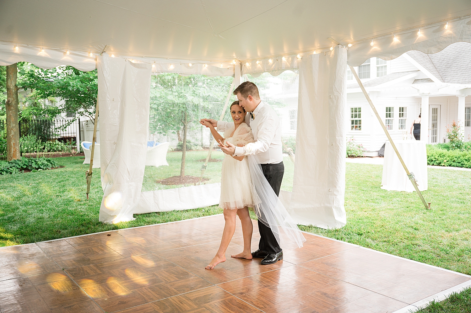 bride and groom first dance