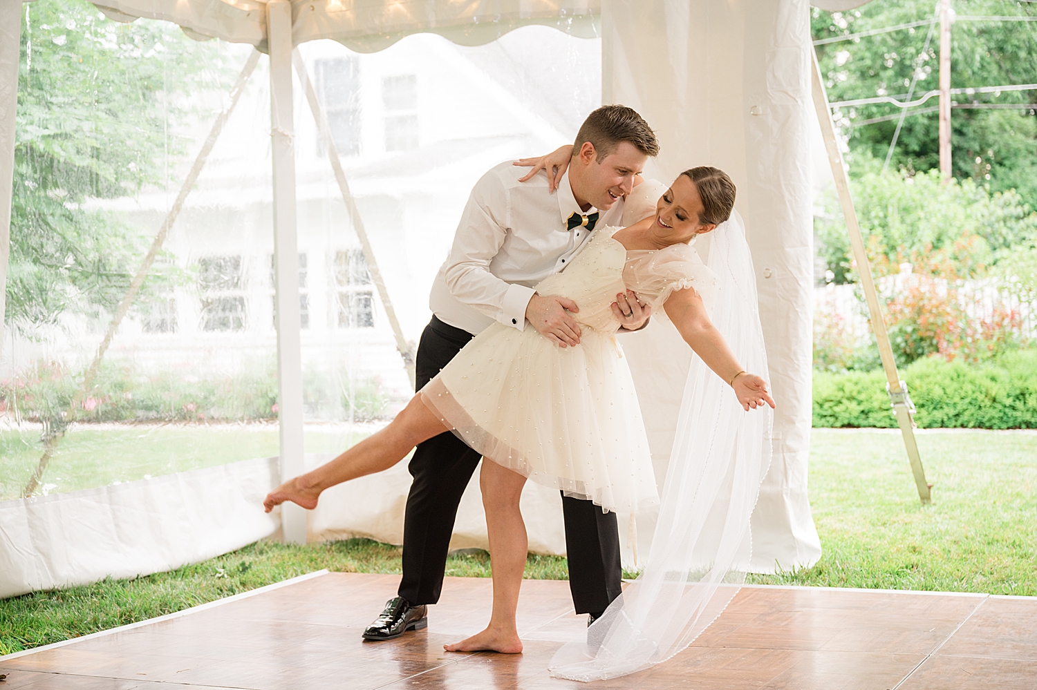 bride and groom first dance dip