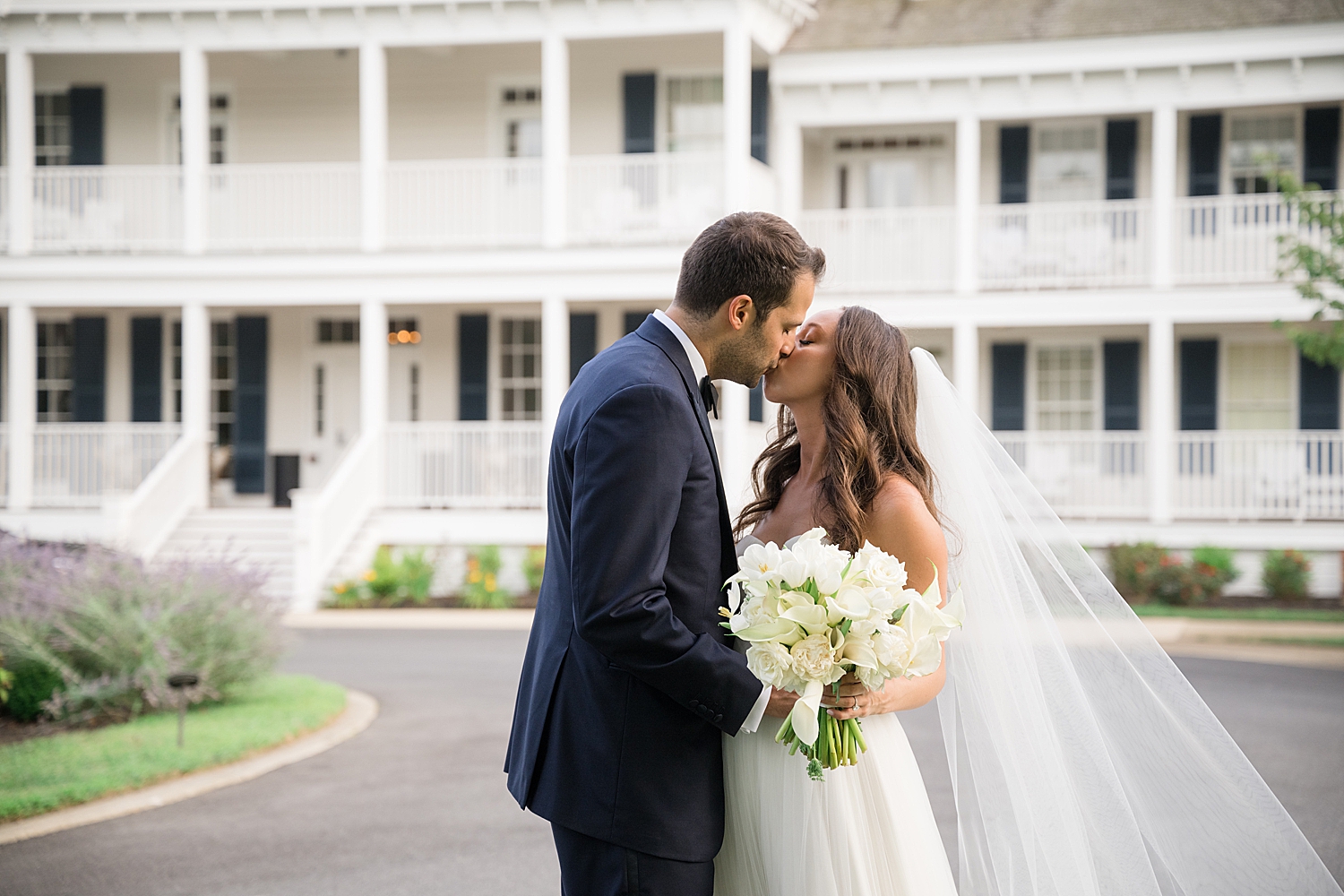 couple portrait in front of kent island resort