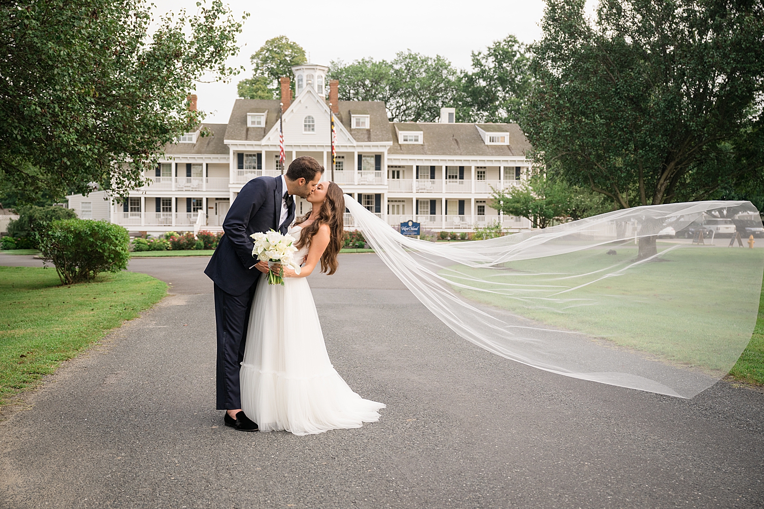 couple portrait in front of kent island resort