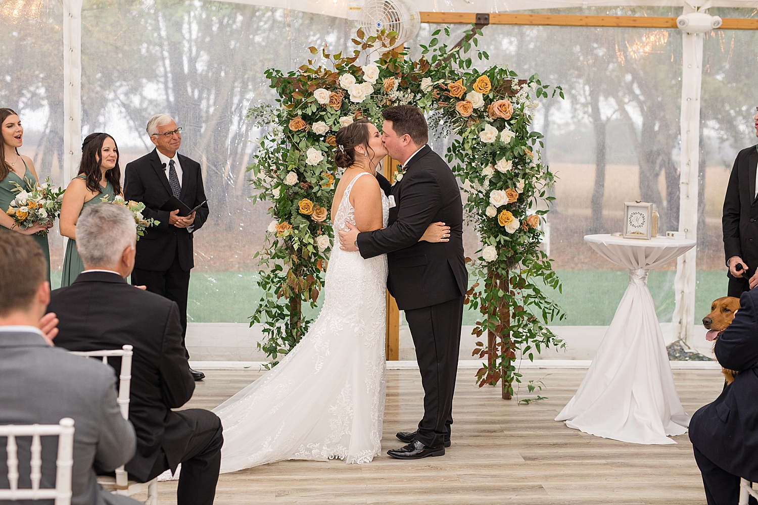 first kiss during ceremony