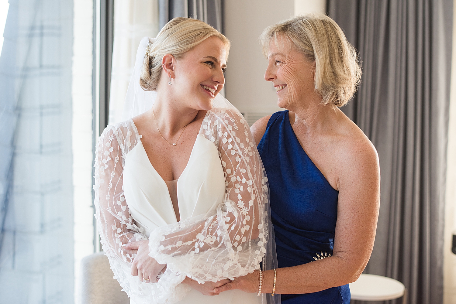 bride with mom